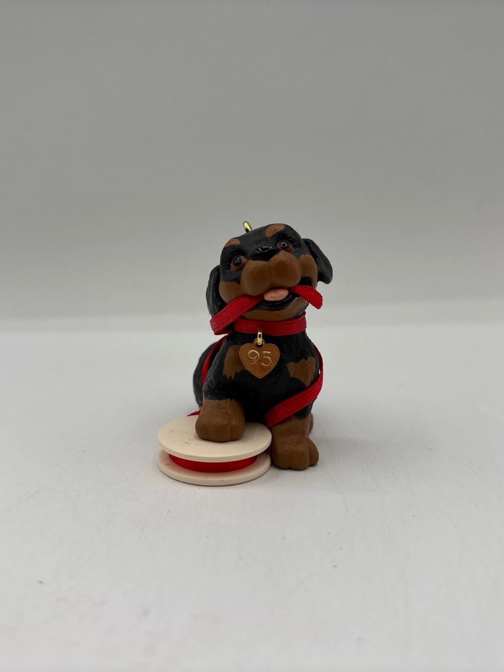 Hallmark Keepsake Ornament 1995 Vintage Puppy Love Collectors Series Handcrafted